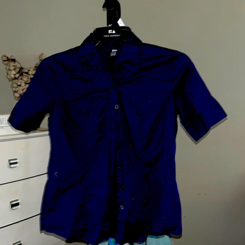 Fitted button up shirt ❤️MAKE ME AN OFFER❤️